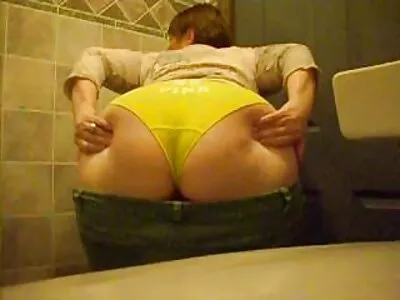 الممثلة الإباحية تظهر في غرفة النوم والمرأة تمارس موقع سكس امريكي مترجم الجنس معها