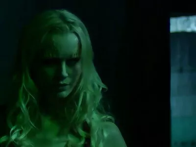 السارق موقع سكس مترجم محارم السحاقي يمارس الجنس أمام صديق الفتاة المقيد
