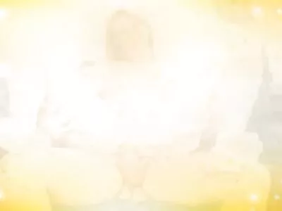 شابة  سمراء يتم تصويرها أثناء مص و سخيف الديك