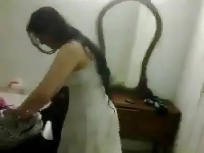 الحصول على خبطت فاتنة الساخنة  الجميلة في العمل الجنس الجماعي في الهواء الطلق