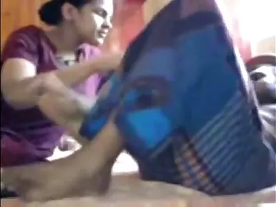 يعرف الجمال اللاتيني أي نوع من الملابس الداخلية يشغل صديقها موقع سكس مترجم جديد