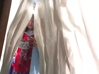 مغنية شقراء رشيق نيكوليت شيا تركب  القضيب في المرآب