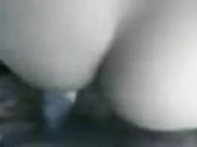 ضيق الجسم في سن المراهقة الفرخ ترفع ساقها ويحصل  على الديك
