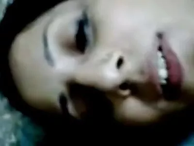 الصبي يمارس الجنس مع  ثقب أخته ويجعلها تنتهي بالفم