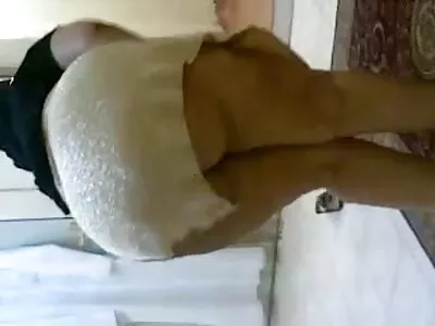 كتكوت شاحب البشرة يلعب بالكرات الشرجية ويشترك في قضيب اكبر موقع سكس محارم مترجم كبير