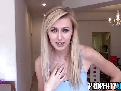 يتزاوج الرجل الأبيض وزوجة صديقه السوداء في الحمام بشغف موقع بورن مترجم
