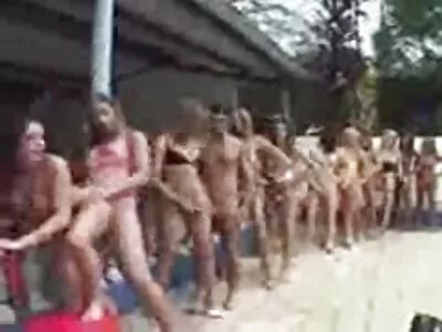 Bootylicious MILF تمتص وركوب القضيب موقع نسوانجي مترجم الأسود في حركة POV