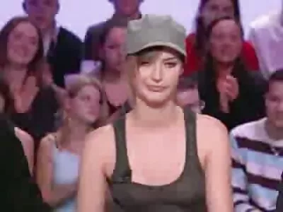 بيلا ريس لديها منحنيات  لا تصدق وستجعل أي رجل صعبًا