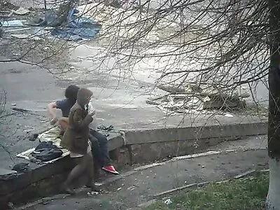 يحب زوي هولواي وسادي هولمز مواقع بورنو مترجم الطحن